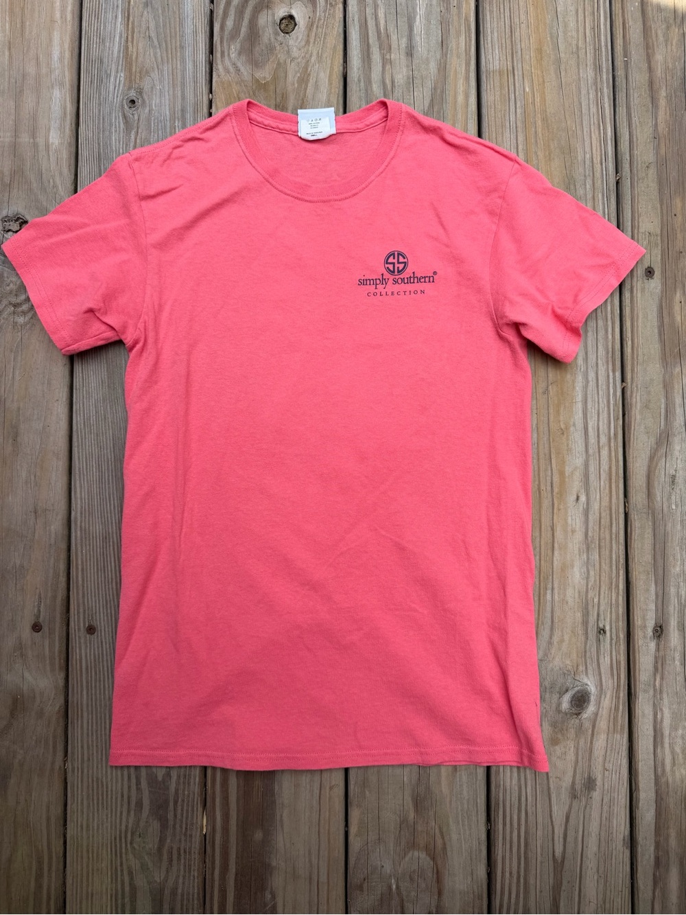 Simply Southern Reddish/Pink Whale T-shirt Size Small (Coral Red)